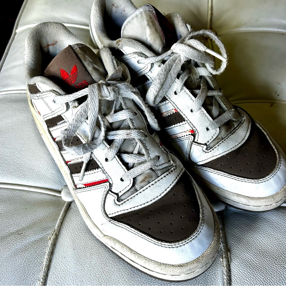 Adidas White and Brown Sneakers with Red Detail sz 8 men’s sz 9.5 women’s guc